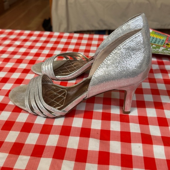 Alfani Giorjah Sliver Metallic Open Toe Pump Size 6.5 - Picture 13 of 13